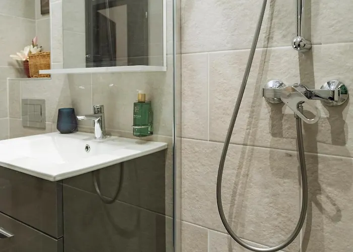 22 - New Building & Parking Bucarest